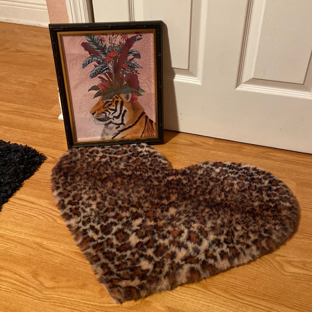 Bundle!! Cheetah print heart carpet with tiger picture framed